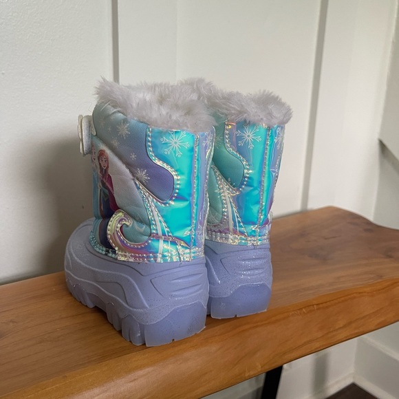 Disney’s Frozen Toddler Light Up Snow Boots - Picture 2 of 4
